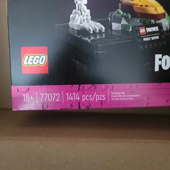 LEGO Fortnite: Peely Bone (77072) - Picture 5 of 5